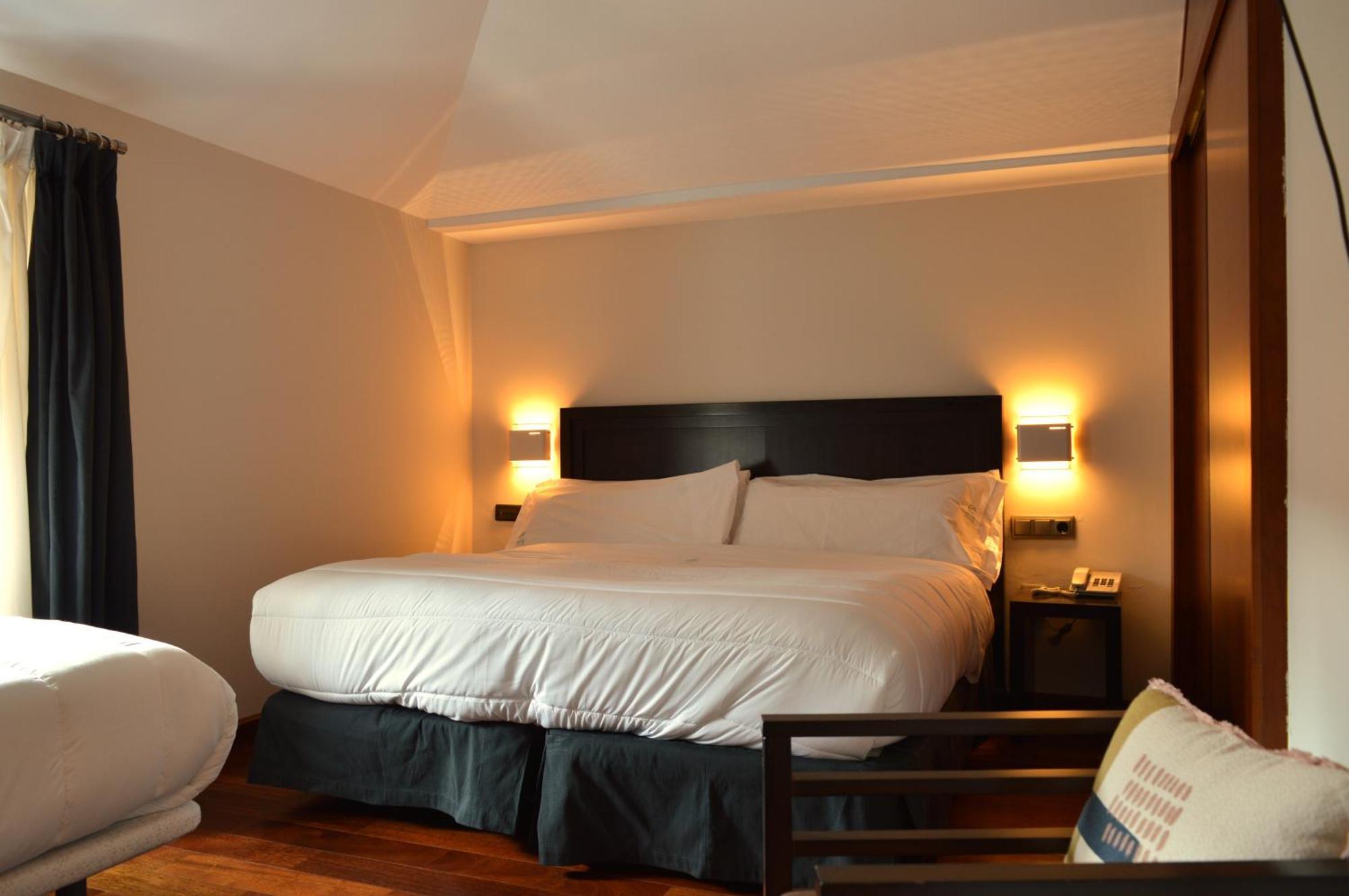 Hotel Baeza Monumental By Eme Hoteles Luaran gambar